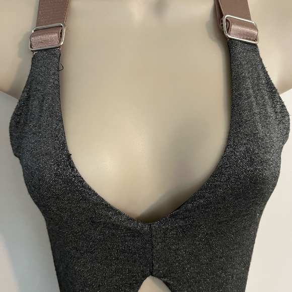 Cutout One piece - Picture 3 of 12